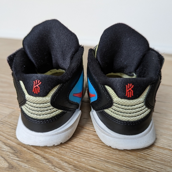 **SOLD** Nike Kids' Toddler Kyrie Infinity SE Basketball Shoes - Picture 2 of 9
